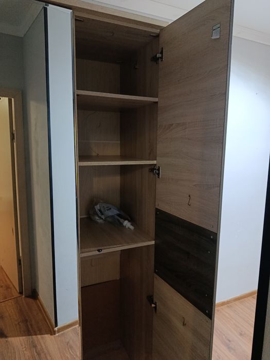 Продам шкаф с зеркалом