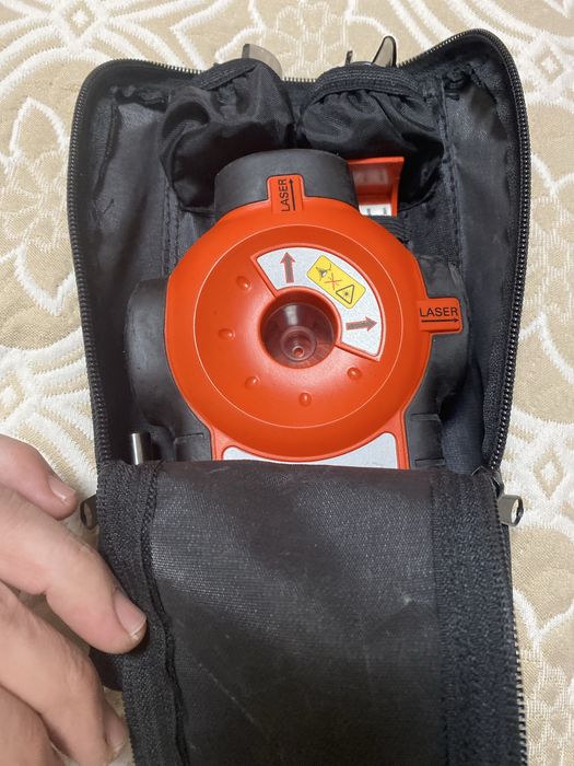Лазерен нивелир автоматичен на 90 градуса 9 V BLACK&DECKER LZR5