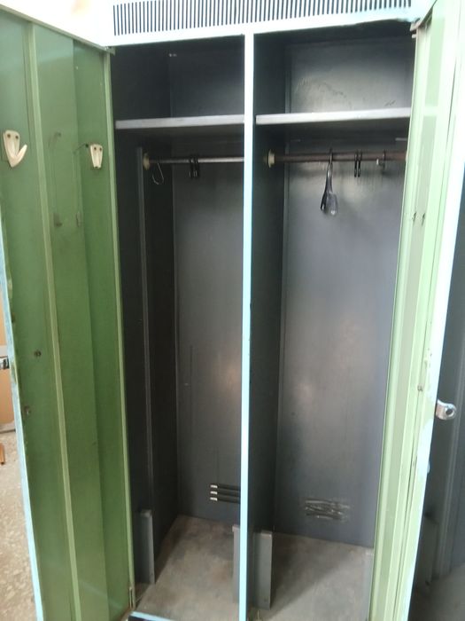 Продам шкафчики железные