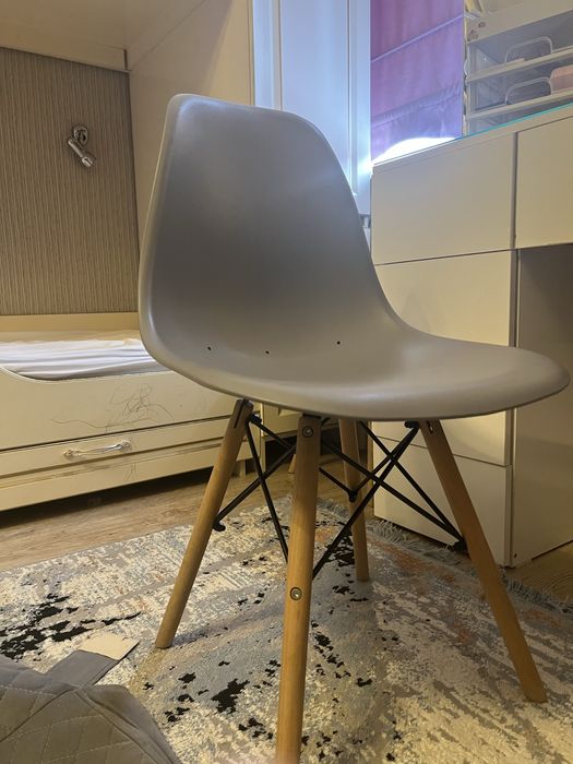 Стулья б/у серого цвета