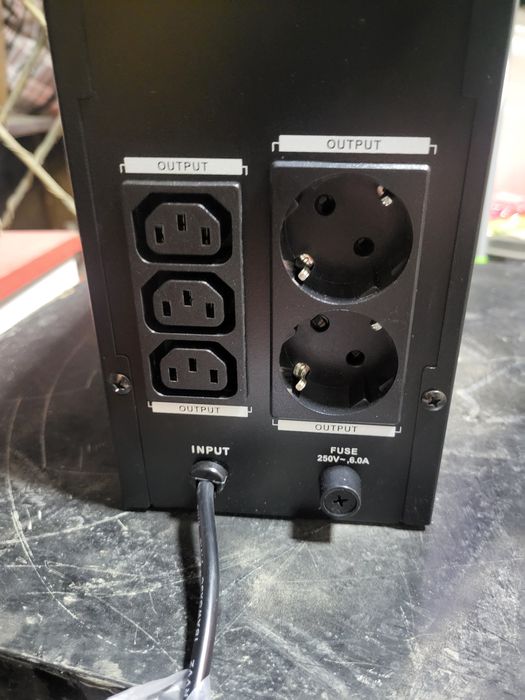 Источник
400- З000ВА
бесперебойного
питания