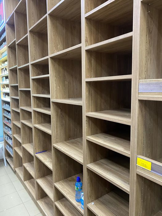 Стелажи дървени и островен