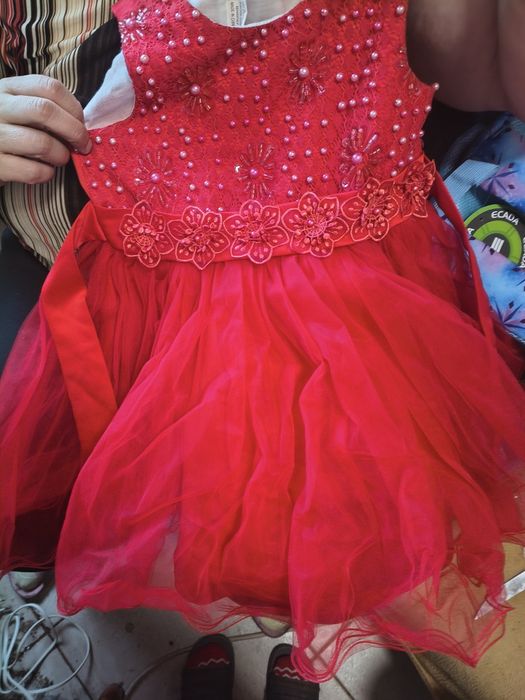 Vând rochie de fetițe 4-5 ani