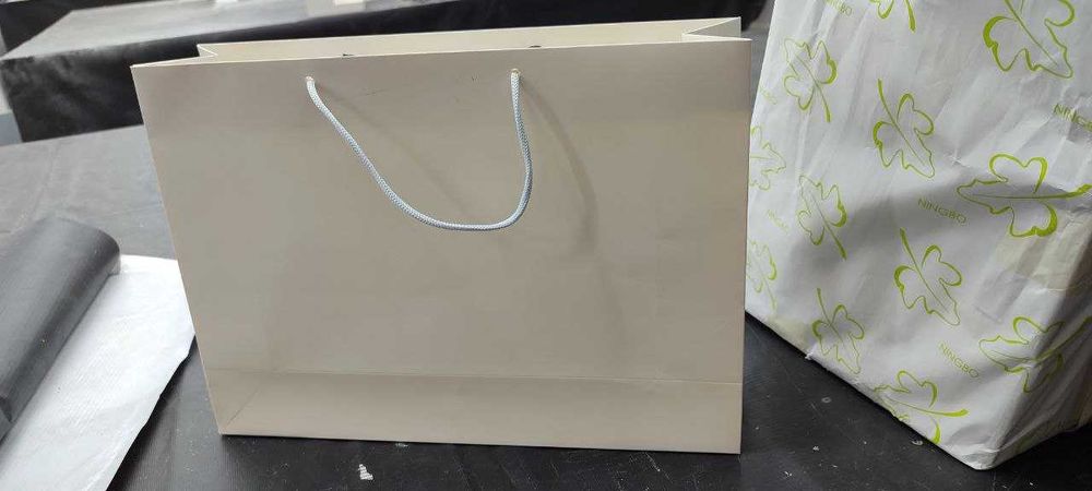 Пакеты бумажные белого цвета (В наличии)