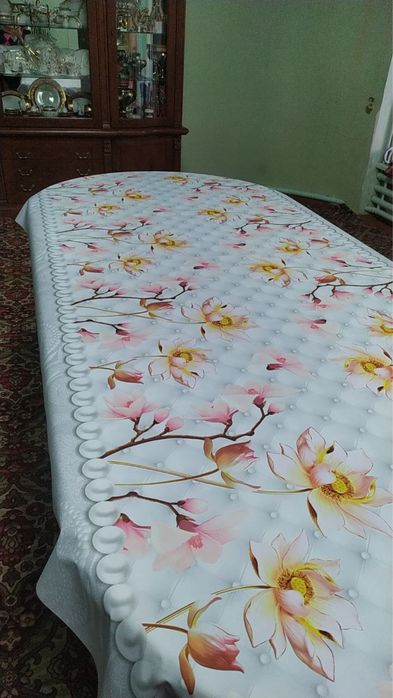 Сутлья и стол для гостиннлй