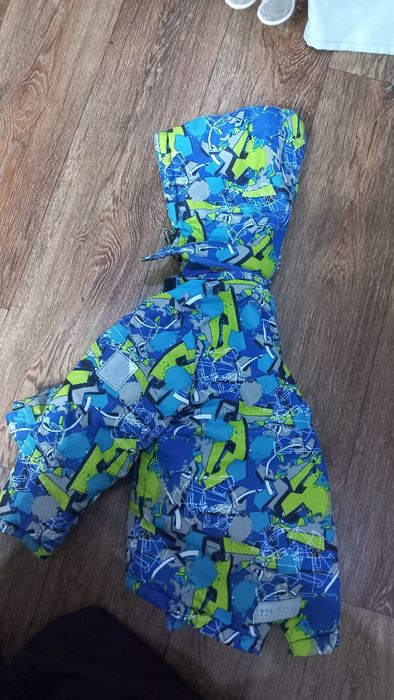 Продам осенний костюм.