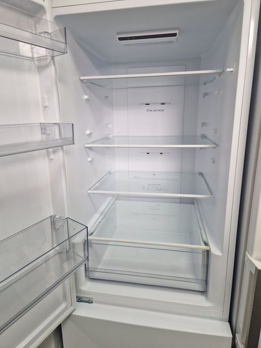 Хладилник с фризер Hoover A++ No Frost