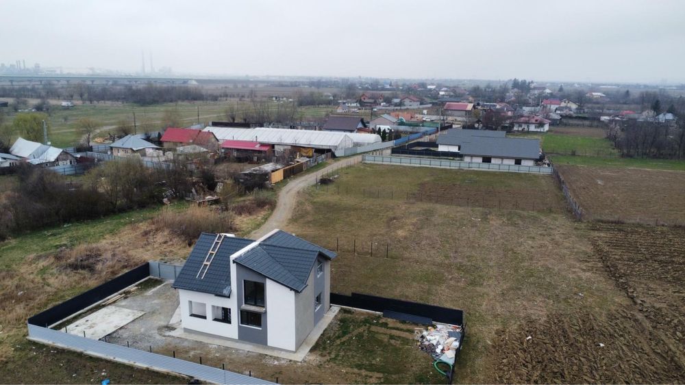 Constructor ,case la rosu sau interioare