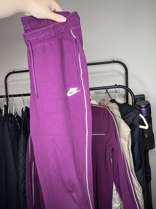 Дамски спортен комплект Nike