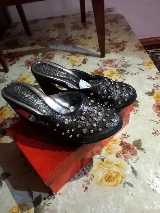 Аёллар оёк кийимлари