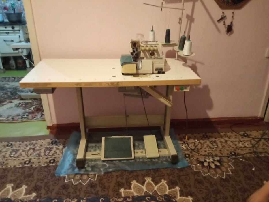 Typical averlok moshinkasi sotiladi xoladi yangidek