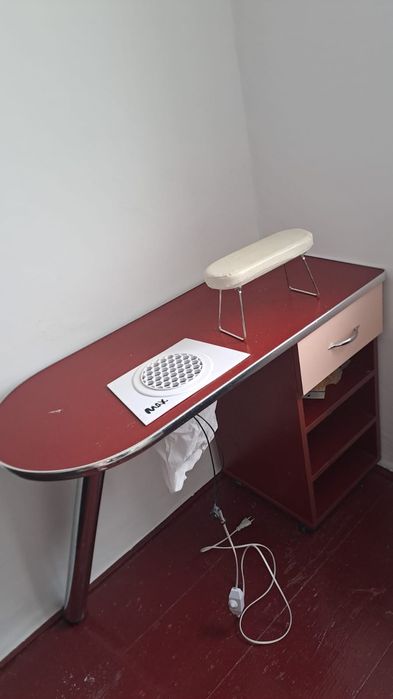 Masa de manichiura încorporată cu aspirator în ea  făcută pe Comandă