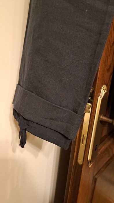 Vând pantaloni MaxMara in