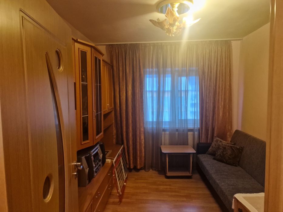 Ap 3 cam,scoala nr.10,la cheie,decomandat,pod,central, balcon,etaj4