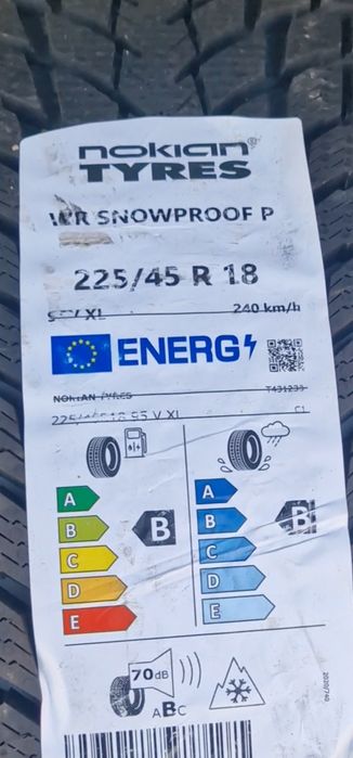 225 45 R18 iarnă Nokian Snowproof P 95V
