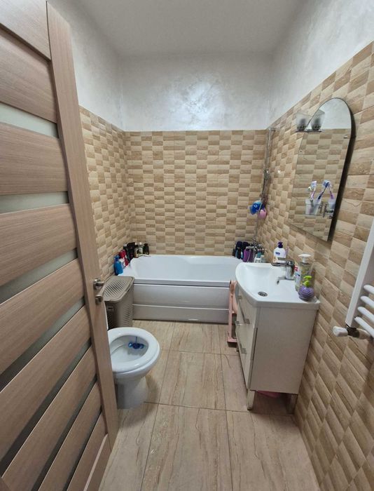 Vand garsoniera cu loc de parcare