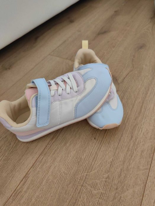 Adidasi  H&M fete  super usori -marimea 34