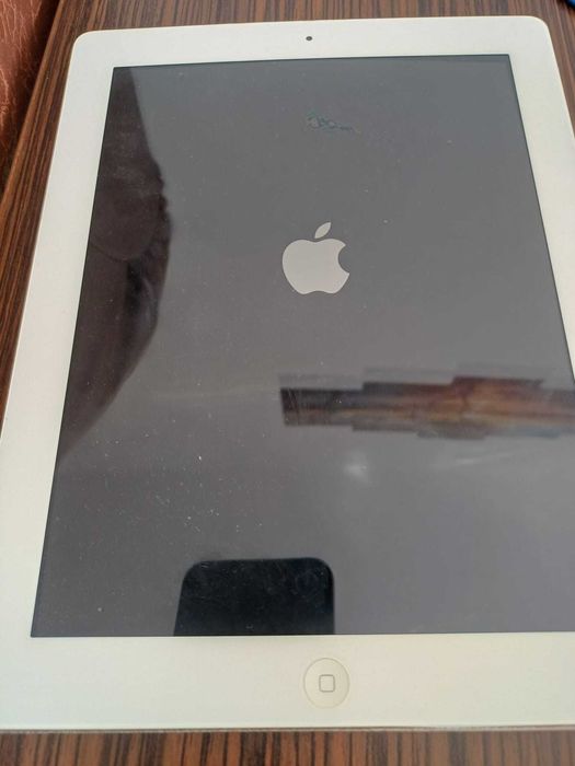 Vând iPad Apple 16GB Wi-Fi, functional – cu cutie originală