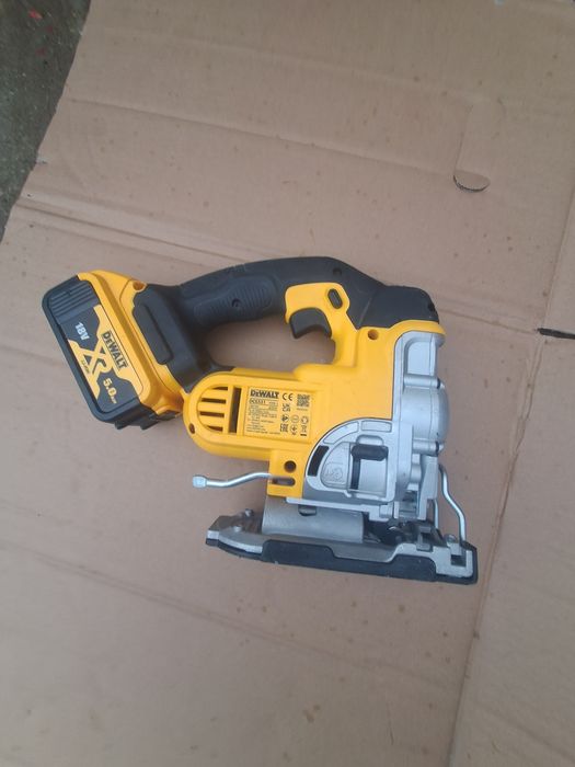 Pendular dewalt DCS 331 .