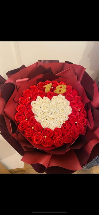 Aranjamente cu cifre cu trandafiri de sapun