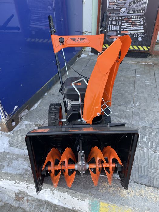 Продам новый снегоочиститель.