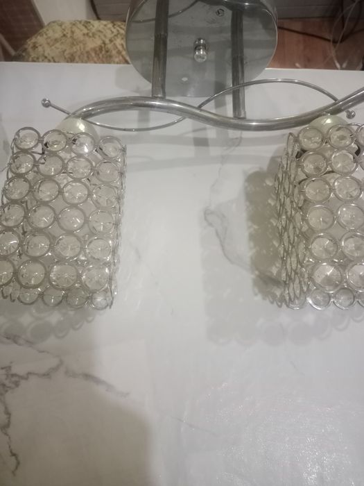 Продам люстры с лампой.