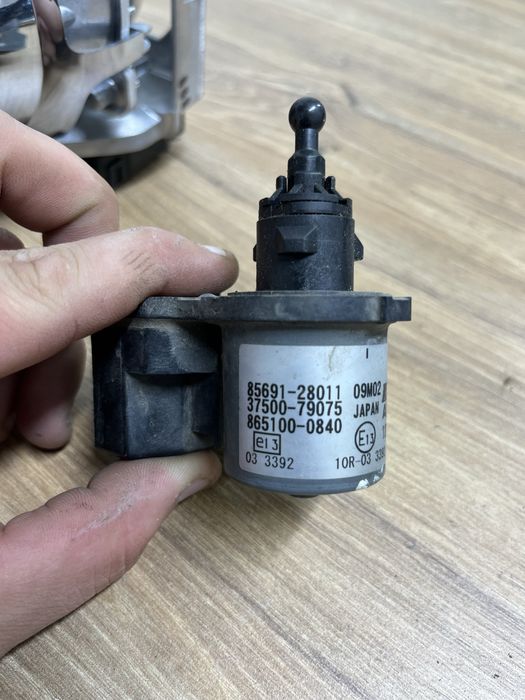 Корректор фар toyota Estima 2006