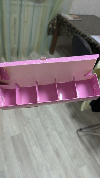 Продам коробки для конфет или клубники