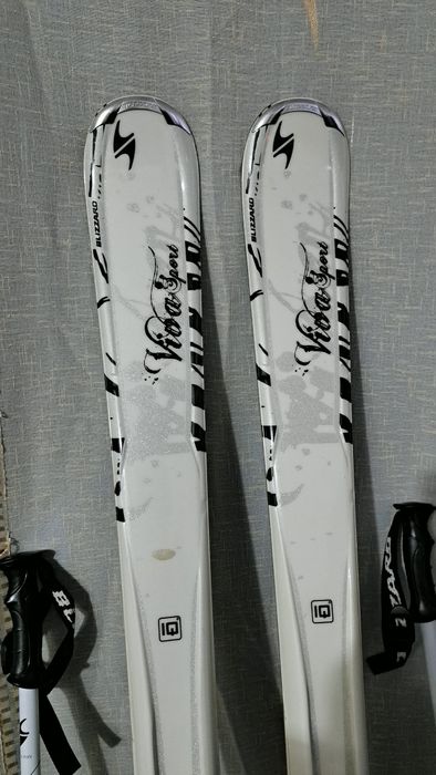 Vînd set ski +clăpari + bețe.