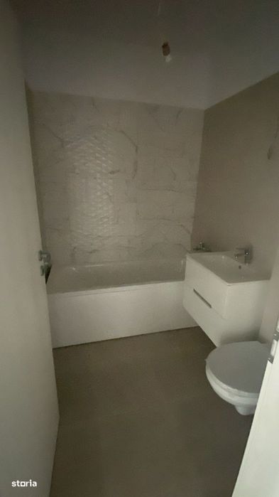 Apartament 3 camere decomandat, 44mp curte proprie, metrou Berceni