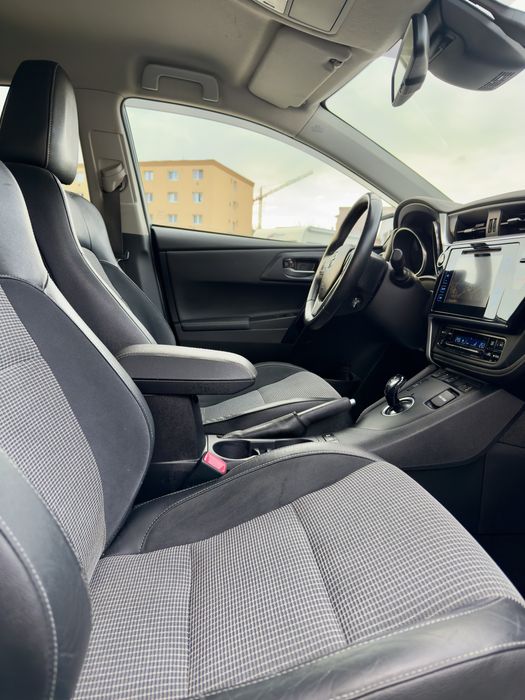 Toyota auris executive hybrid | garantie | rate