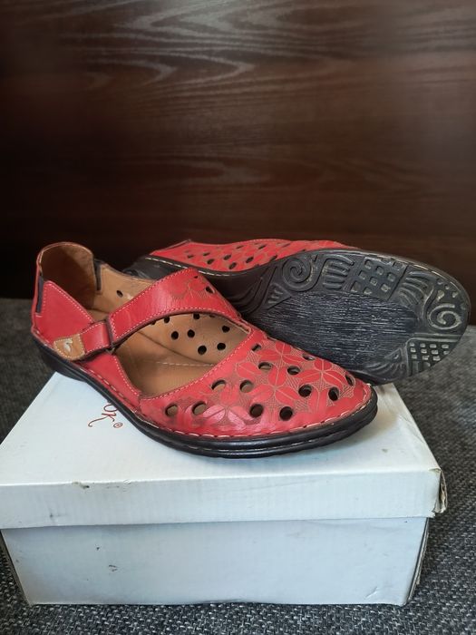 Женская обувь на 37 размер