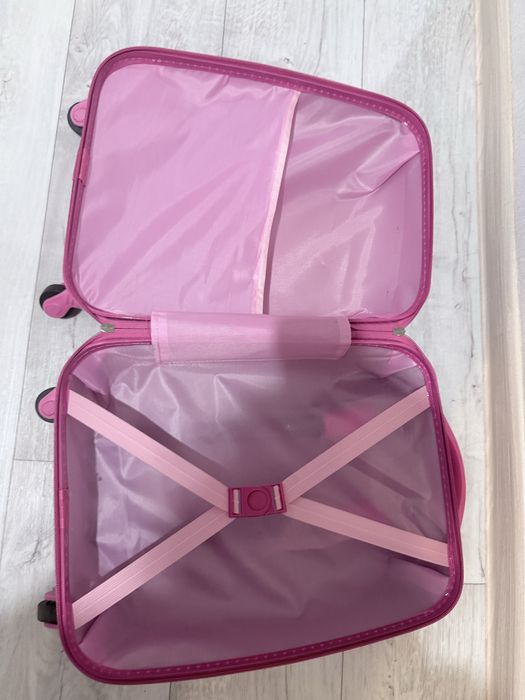 Продам детский чемодан