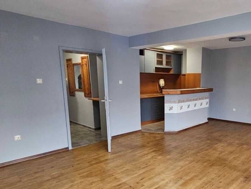 Двустаен апартамент в район Зимно Кино Тракия- в близост до Гранд Мол!