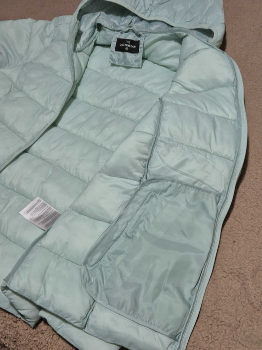 Geaca matlasata de la The Outerwear, cu gluga, pentru adolescente.