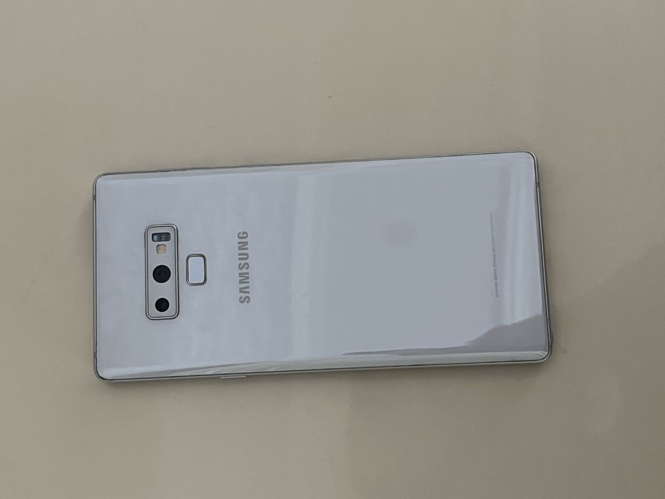 продается Самсунг ноте 9