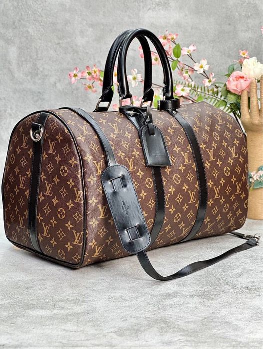 Genti Louis Vuitton noi