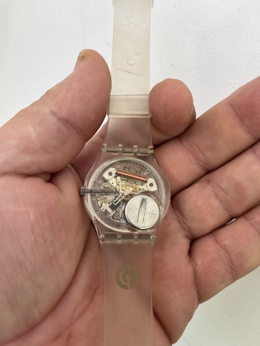 Ceas Swatch quartz.