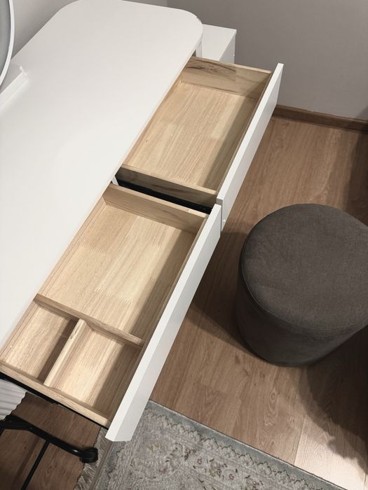 туалетный столик с зеркалом