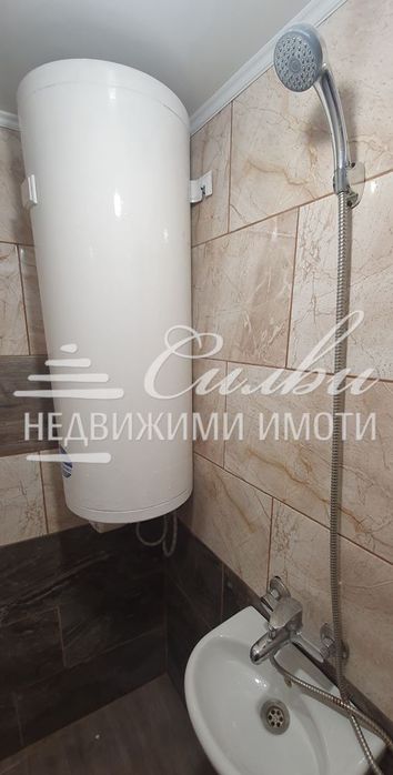 Дава се под наем Етаж от къща в Шумен, Куршум чешма - 25 кв.м за 153 € - Снимка #4