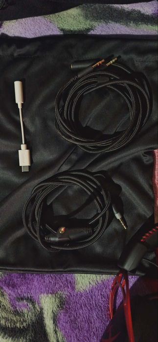 Casti cu fir si cu microfon