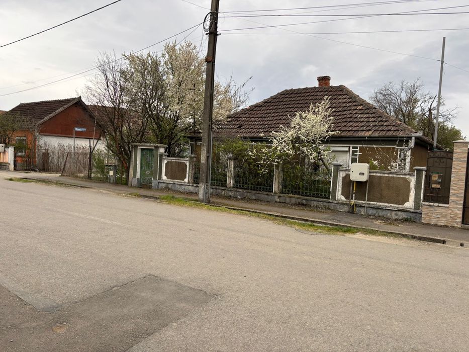 Vand  sau schimb casa demolabila in osorhei