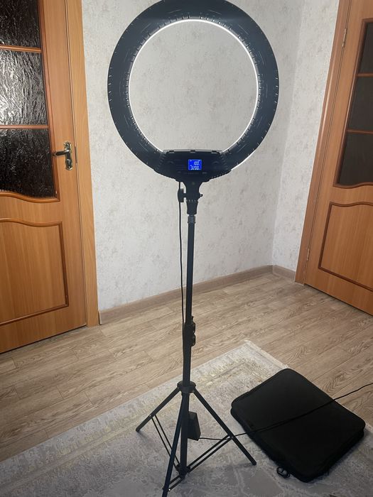 Продаю кольцевую лампу
