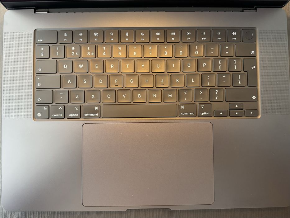 Apple Macbook M3 Pro 16” 18 Core 36gb Ram 512gb