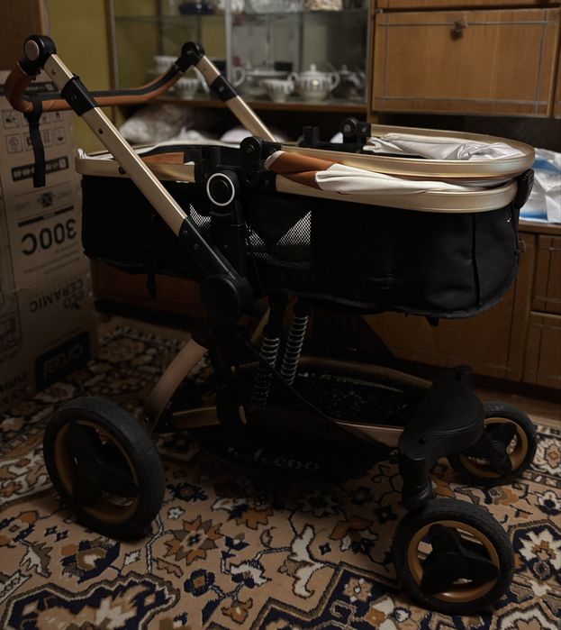 Продам коляску в отличном состояний