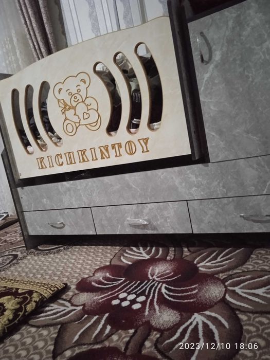 Bolalar dunyosi.Bolalar yogʻoch beshigi shkafchasi bilan