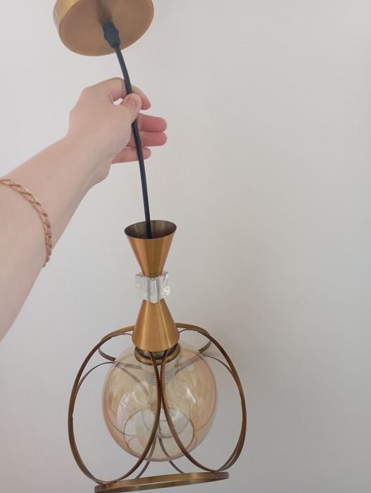 Продам люстру б/у в отличном состоянии.