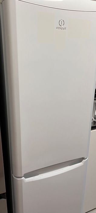 Vând frigider Îndesit  -utilizat