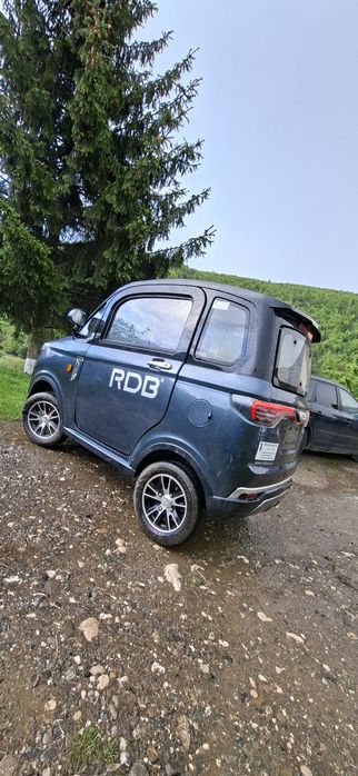 Vând mașinuța electrica RDB