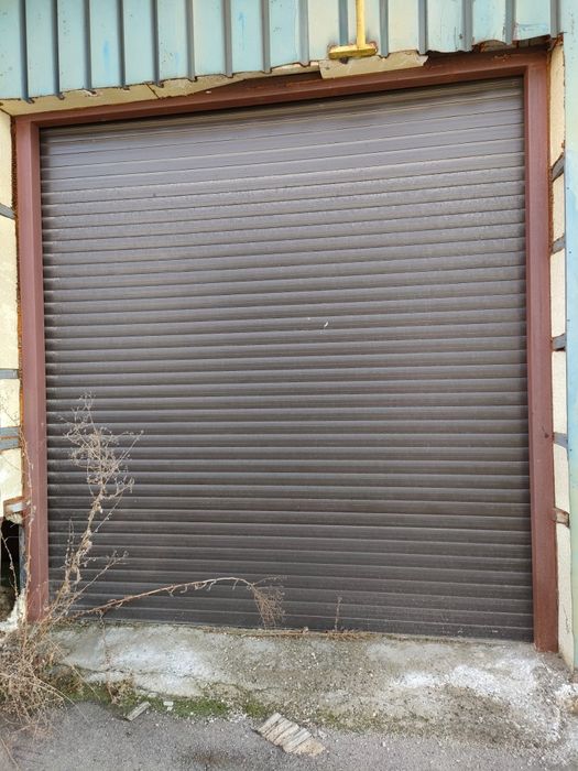 Porți de garaj batante și automatizate